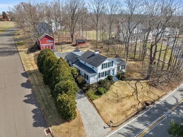 26 Totoket Road, Branford, CT 06405