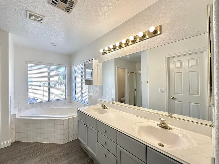 11028 Meadow Leaf Ave — Photo 13