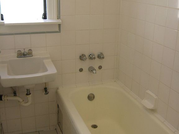 5th image of 747 N Wilcox Ave #203