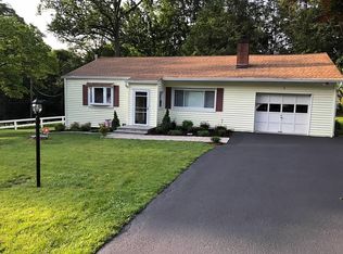 1 Greenwood Dr, Mahopac, NY 10541