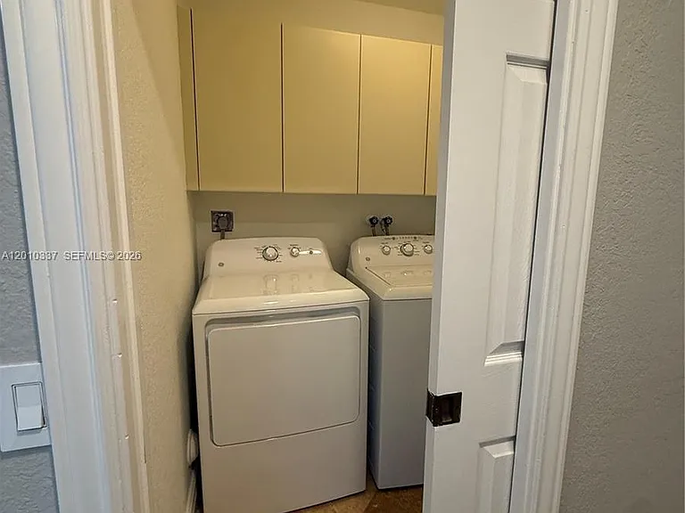 1070 Capistrano — Photo 38