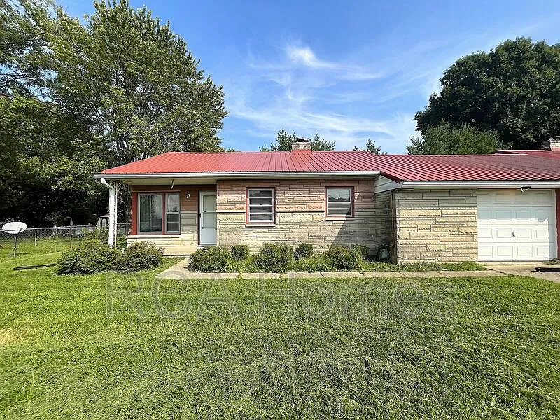 2 bed, 1.0 bath, $1,100 — Photo 1