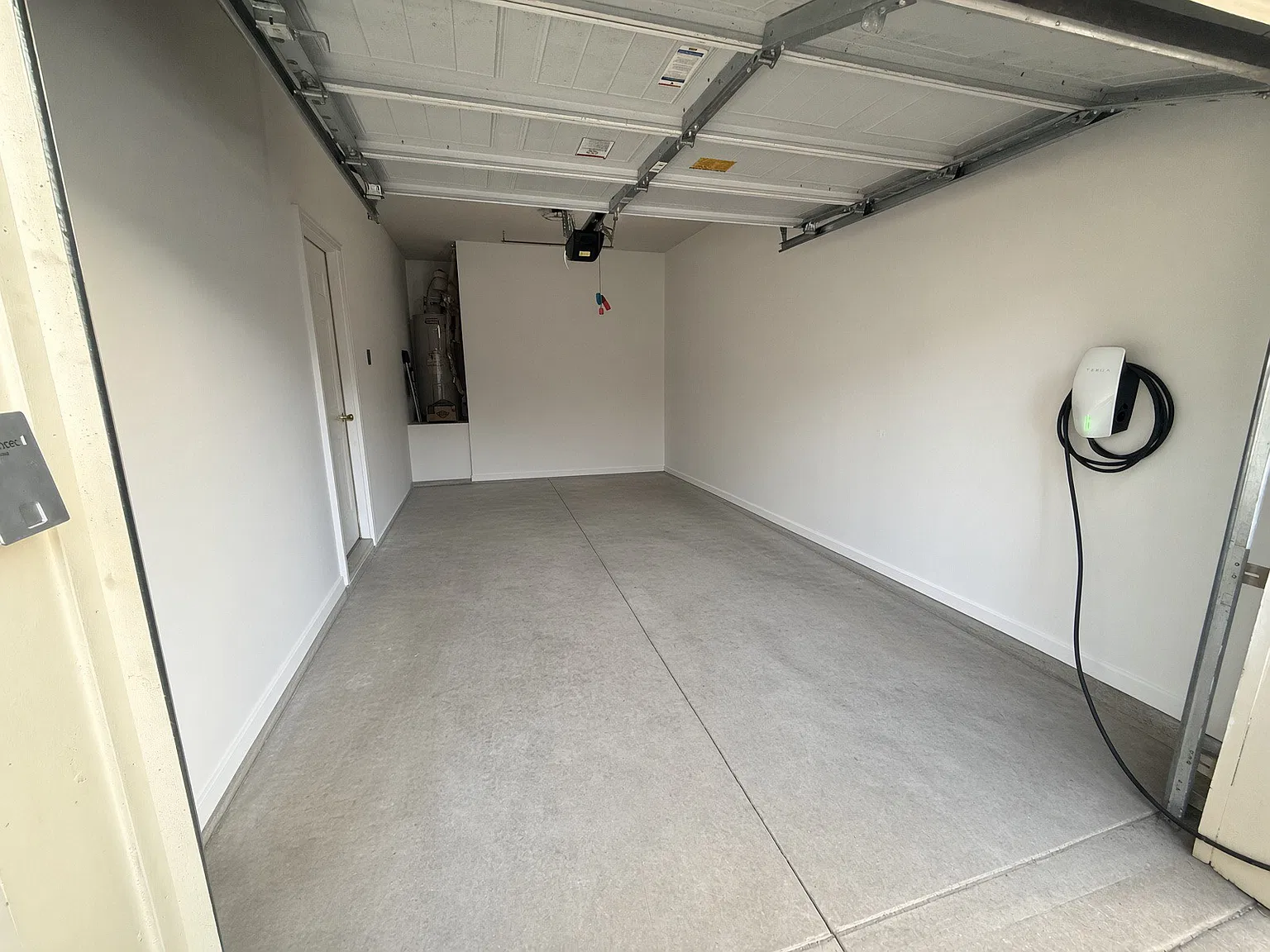 3 bed, 1604 sqft, $2,000 — Photo 2