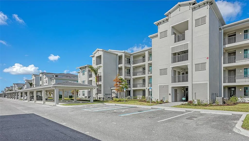 2 bed, 2.0 bath, 1154 sqft, $6,000 — Photo 2