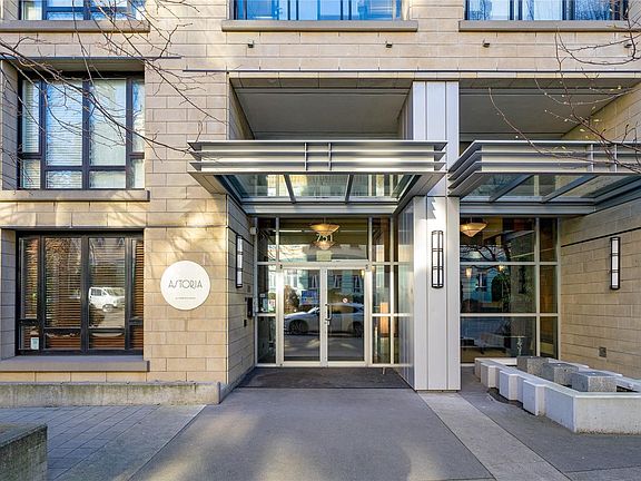 2nd image of 751 Fairfield Rd #1006