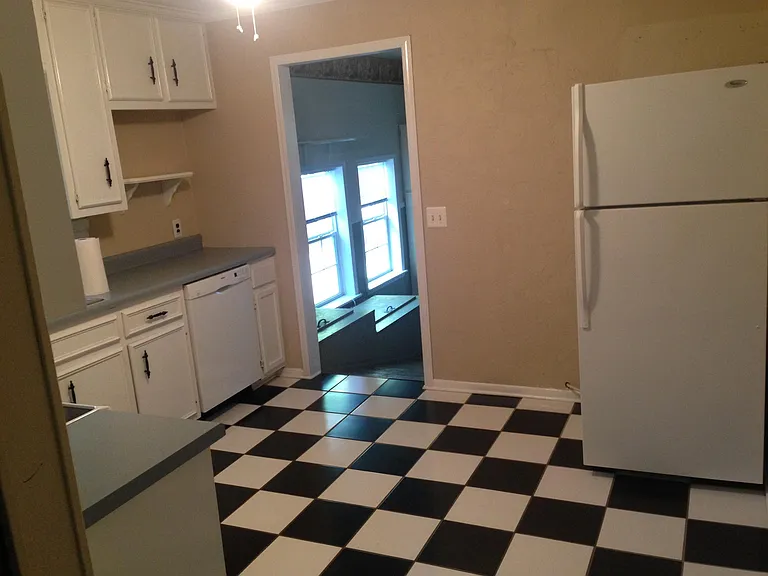512 Layne St — Photo 6
