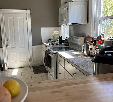 Kitchen window wall