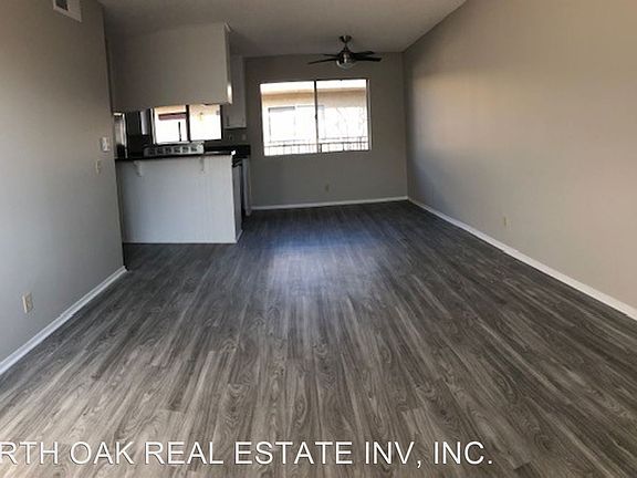 4th image of 12617 Oxnard St #205
