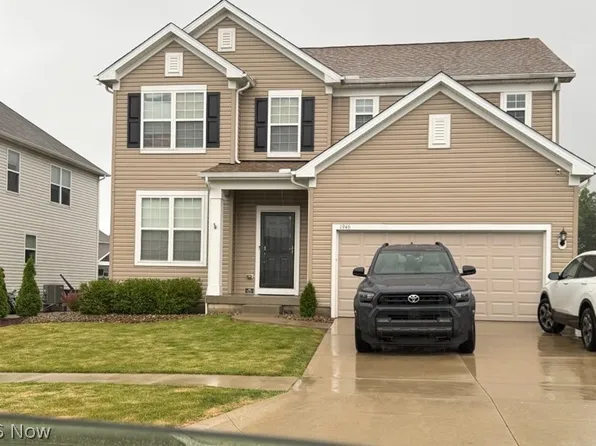 1946 Leisure Ln, Stow, OH 44224