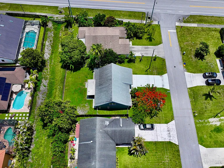 6048 Garrett St — Photo 45