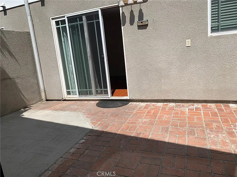 10221 White Oak Ave #1 — Photo 20