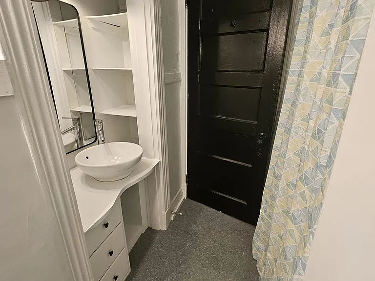 172 Kinsey Ave #1 — Photo 4