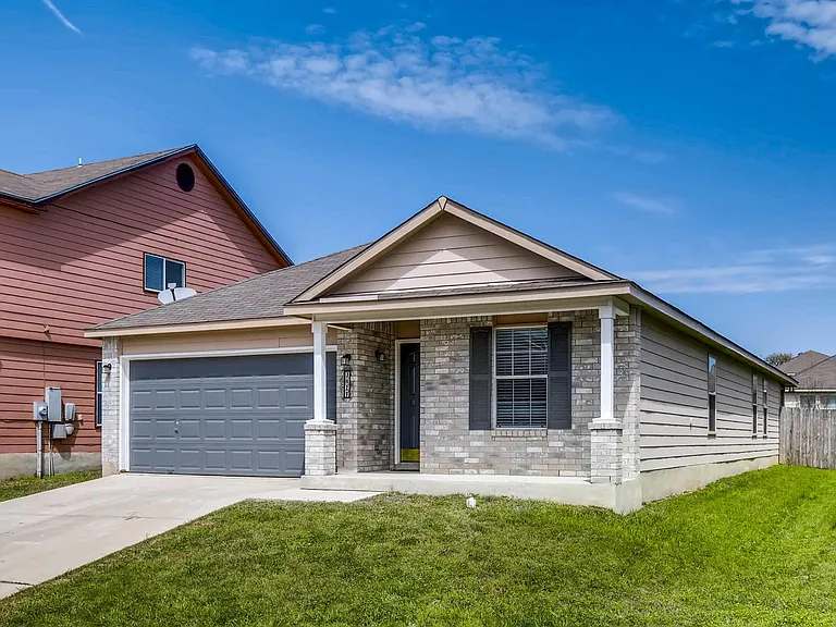 3827 Ponderosa Bnd — Photo 2