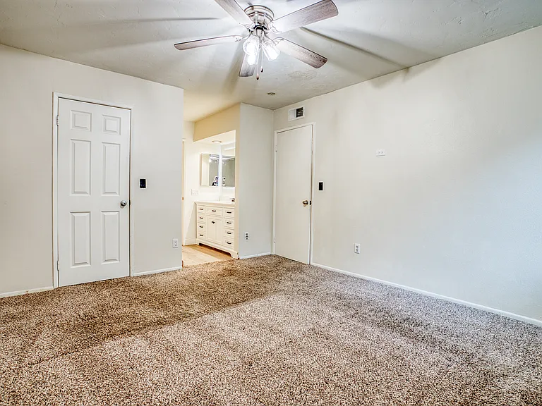 1101 W Macarthur Blvd #271 — Photo 14