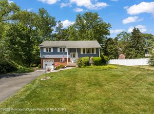 23 Holiday Rd, Manalapan, NJ 07726