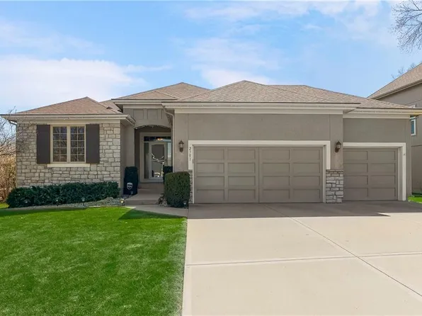 2301 W Piatt Ln, Olathe, KS 66061