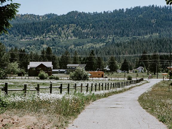 Driveway entrance from Icicle Rd.