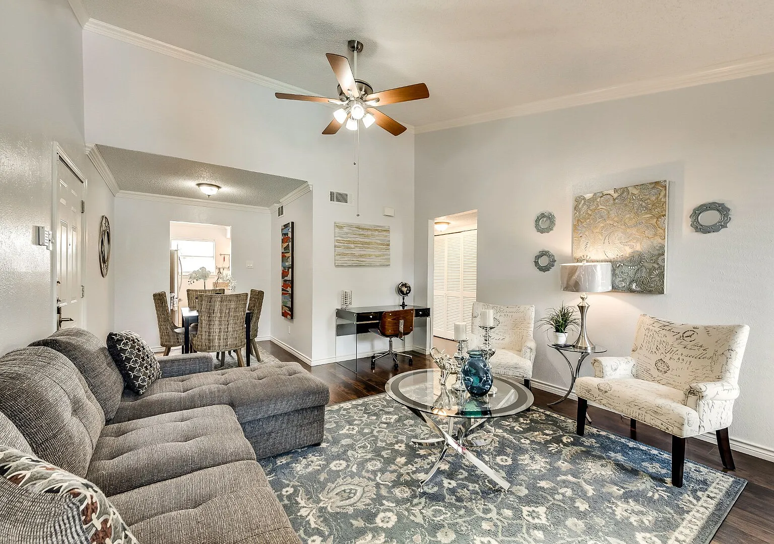 I22 World Cup Stay - 18 min to AT&T - Sleeps 4 - Public Transit — Photo 2