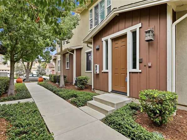 355 Flyers Ln, Tustin, CA 92782