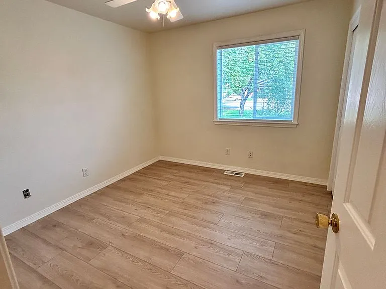 607 Desta St — Photo 15