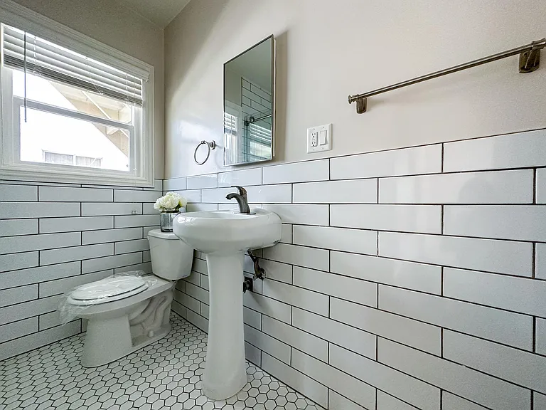 18 N Marengo Ave #A — Photo 12