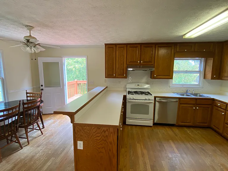 1188 Westchester Dr — Photo 16