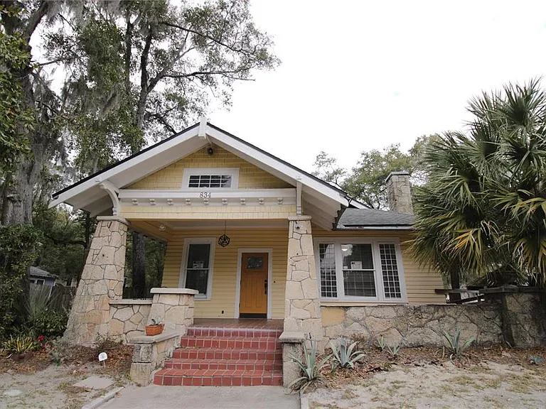 834 E University Ave — Photo 1