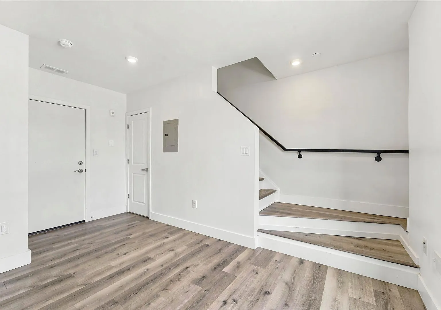 4700 Chestnut — Photo 3