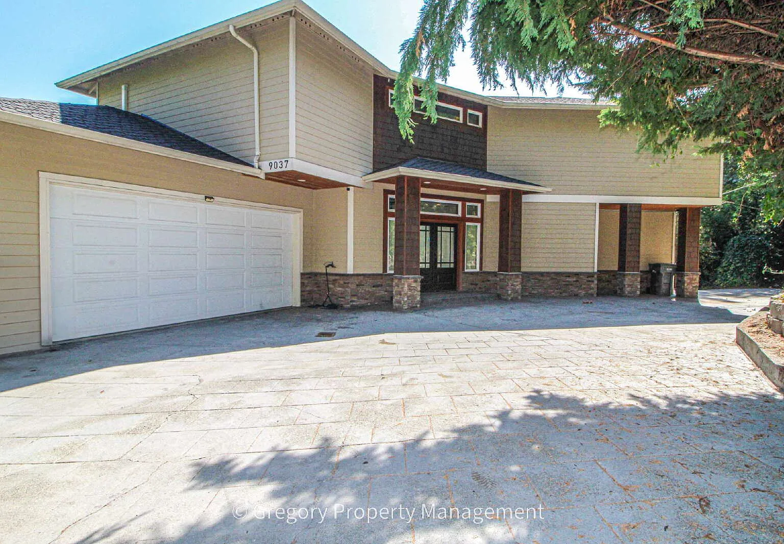 4 bed, 4.0 bath, 4550 sqft, $7,500 — Photo 1