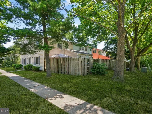 8 Roxburn Pl, Willingboro, NJ 08046