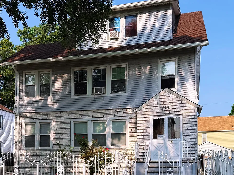 101 Ellington St #1