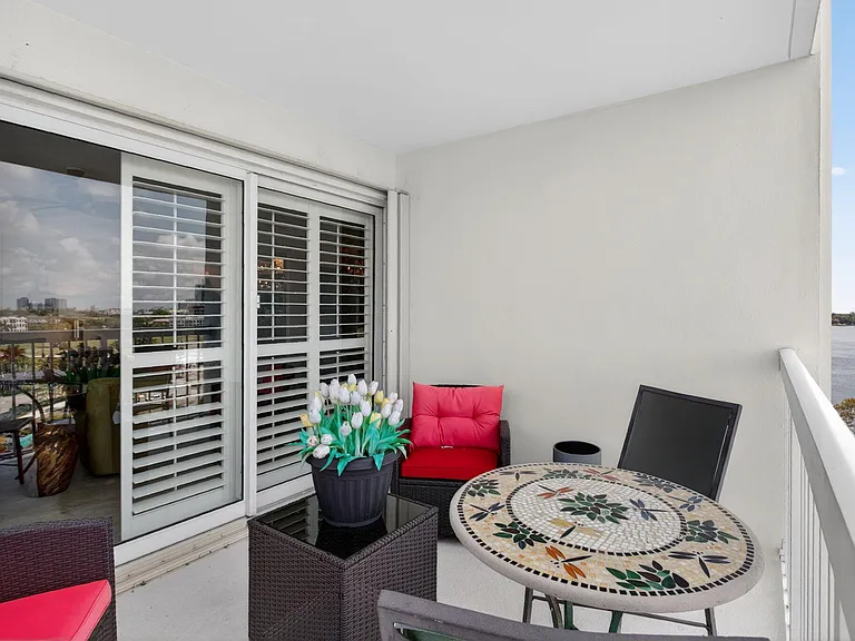 2600 N Flagler Dr #911 — Photo 32