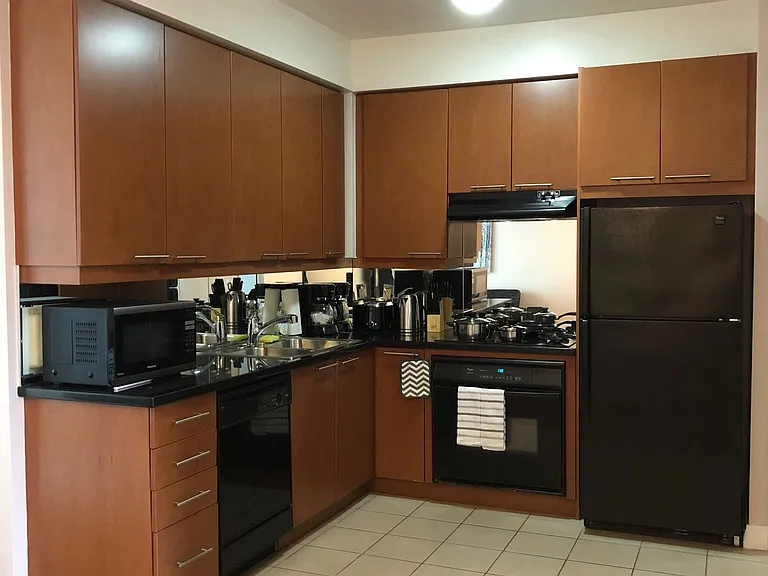 1121 Bay St #701 — Photo 2