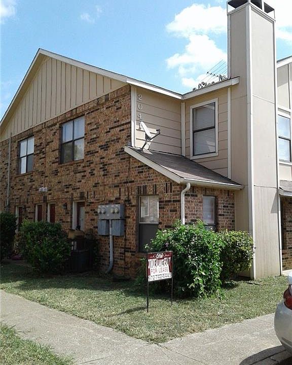 1st image of 2041 W Walnut St APT B
