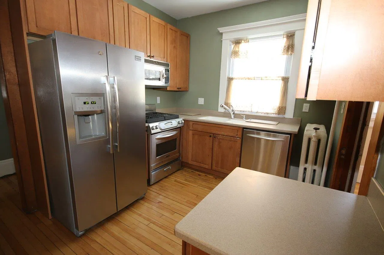 4 bed, 2100 sqft, $2,295 — Photo 4