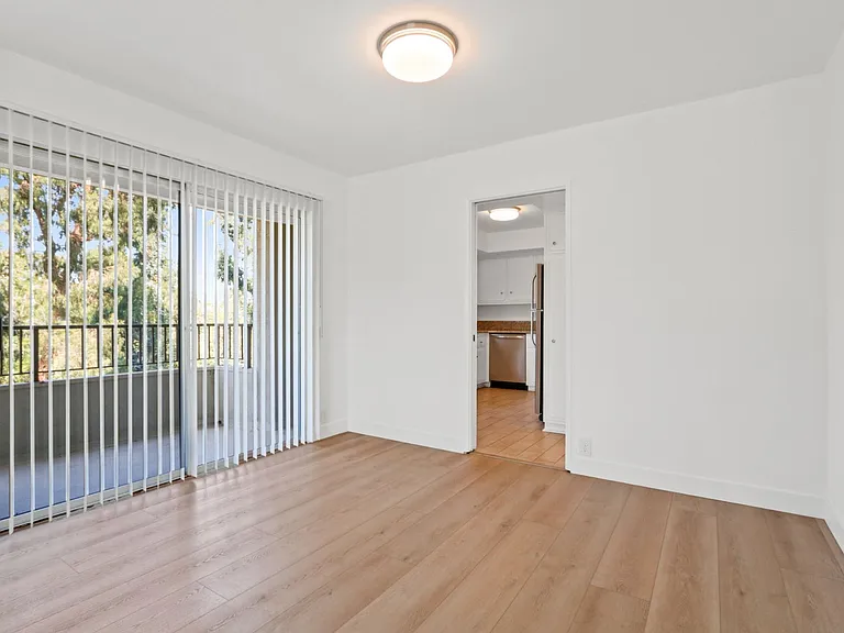 12258 Montana Ave - across from Brentwood golf course! — Photo 11
