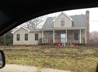 189 Granny Rd, Farmingville, NY 11738