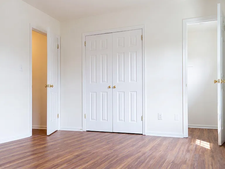 402 Forest Ct — Photo 5