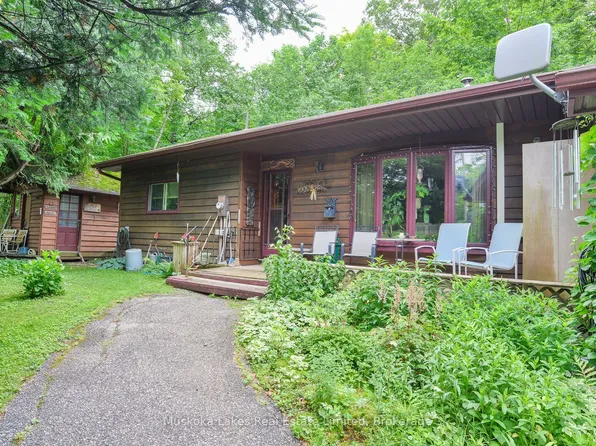 2065 Peninsula Rd, Muskoka Lakes, ON P0B 1J0