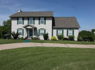 9275 Highland Green Dr, Saginaw, MI 48609