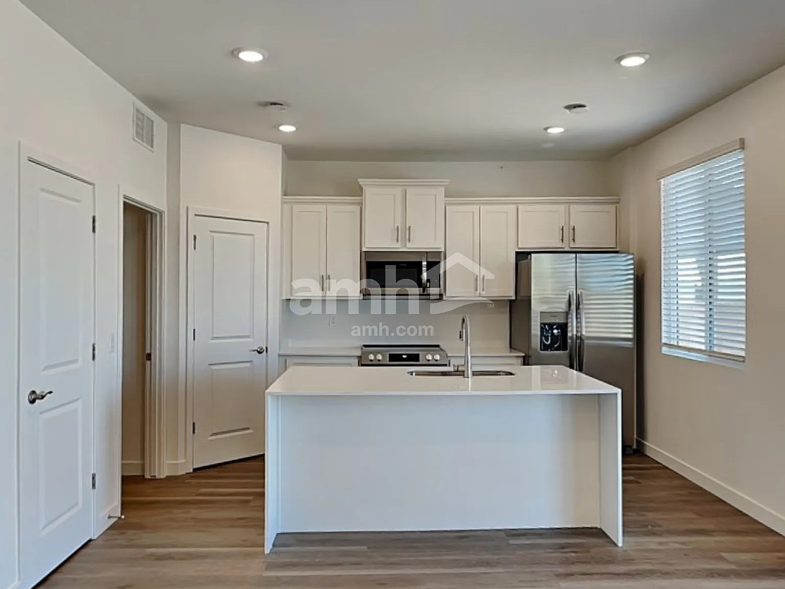 3 bed, 2.5 bath, 1646 sqft, $2,220 — Photo 4