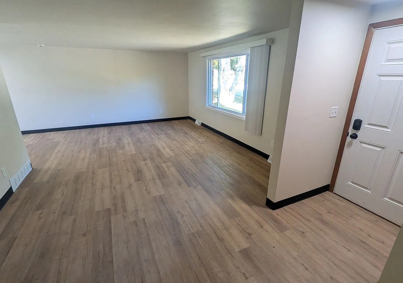 3002-3004 Albert Dr. DUPLEX — Photo 3