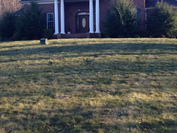 125 Meadowbrook Ln, Pounding Mill, VA 24637