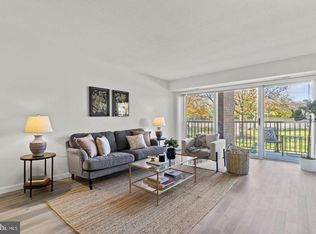 1300 Army Navy Dr APT 104, Arlington, VA 22202