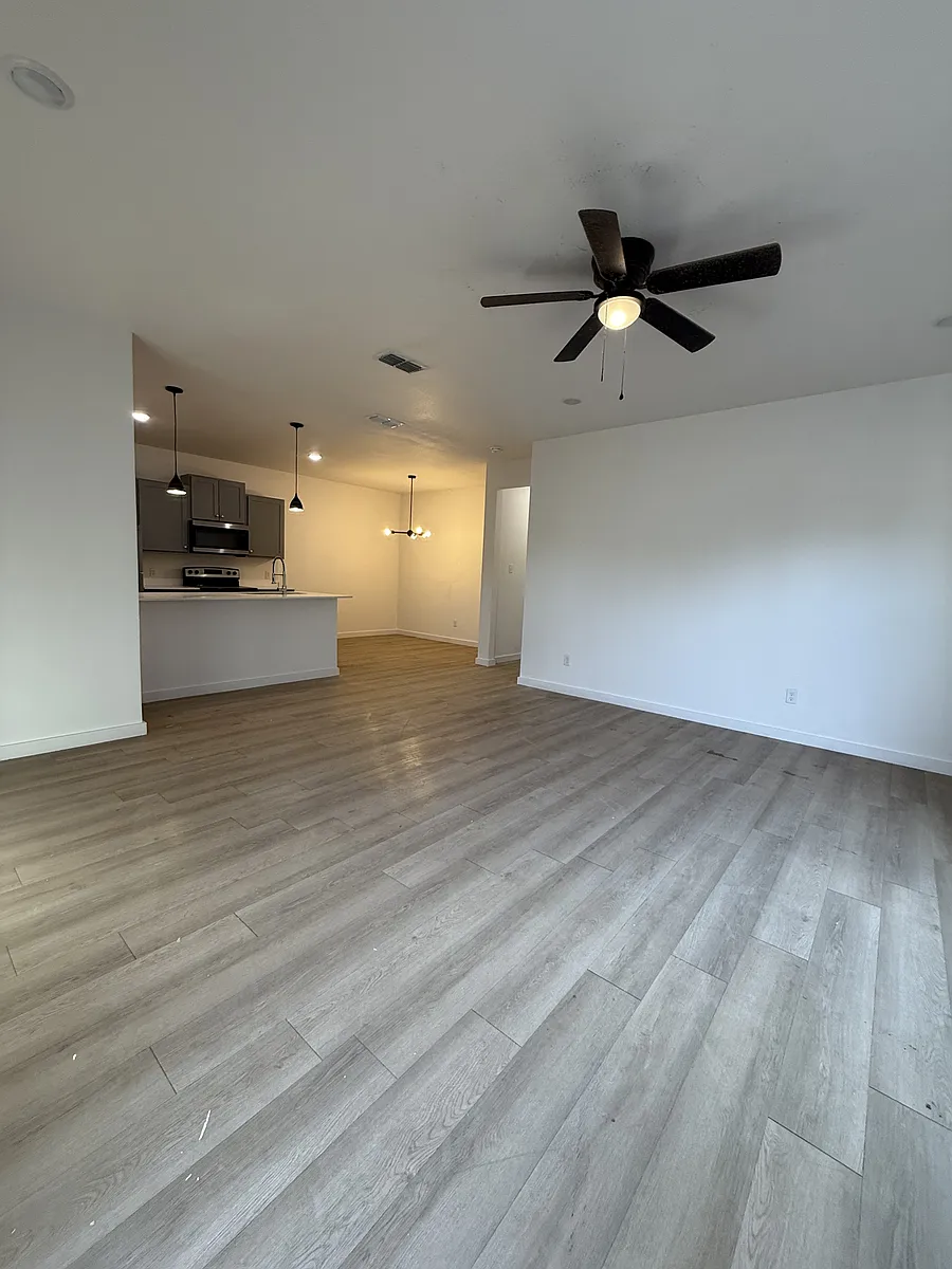 Building Photo - 5708 Kemper St #1
