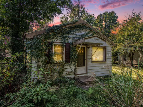 31963 W Lakeshore Dr, Dowagiac, MI 49047