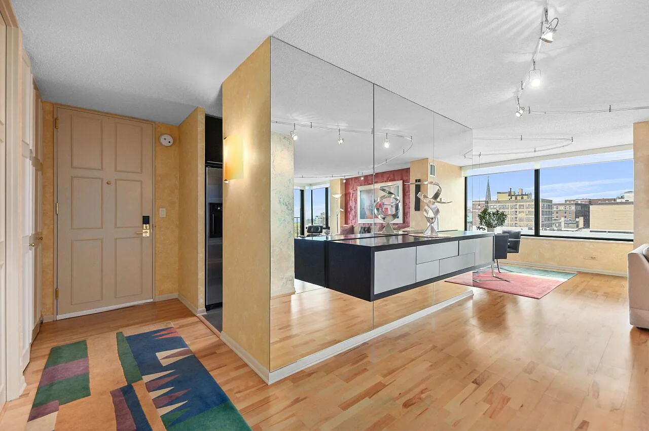 929 North Astor STREET #908 photo 1