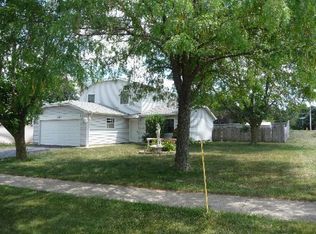 1484 Maple Ridge Ct, Carol Stream, IL 60188