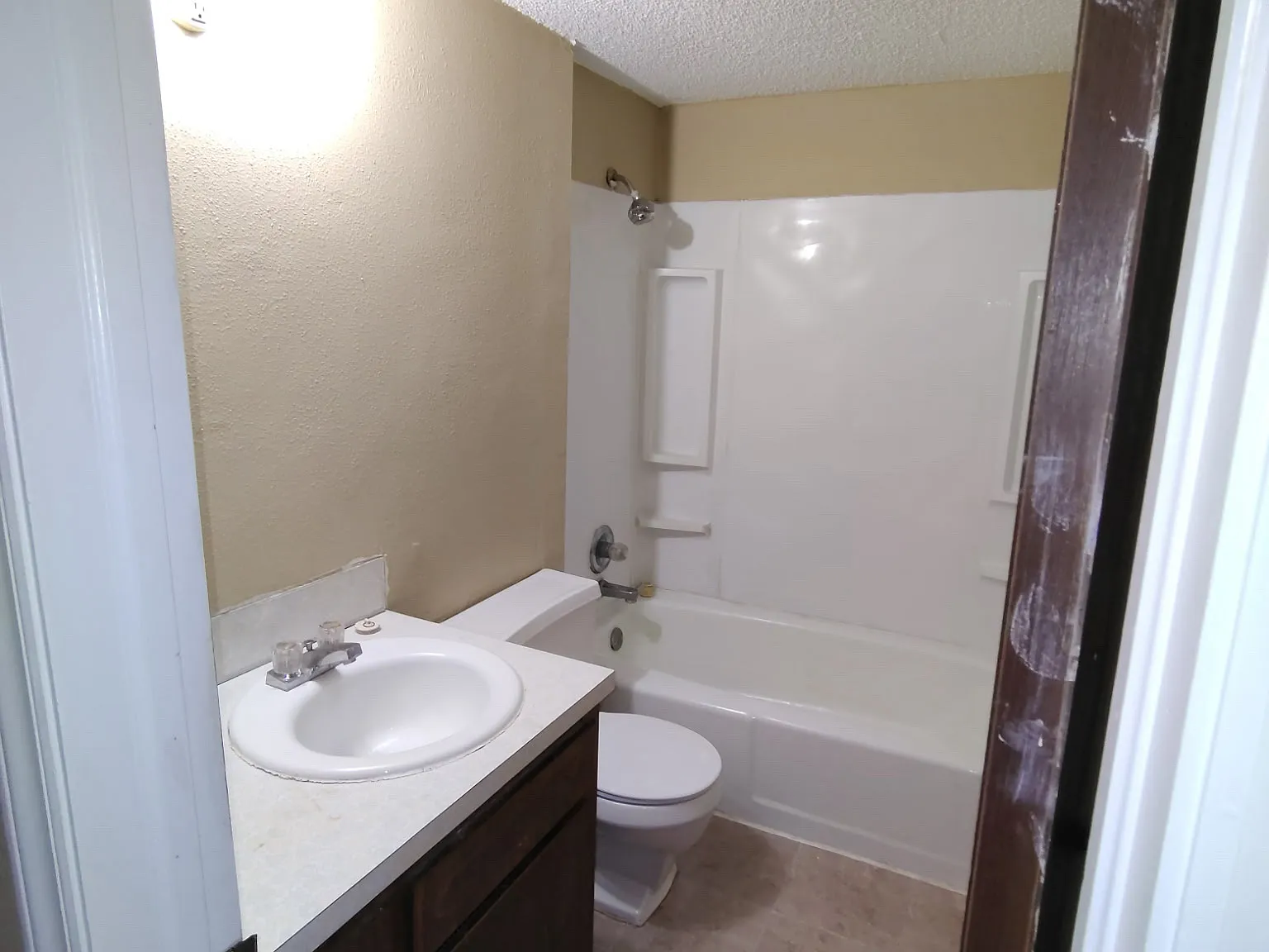 4 bed, 2400 sqft, $1,700 — Photo 3