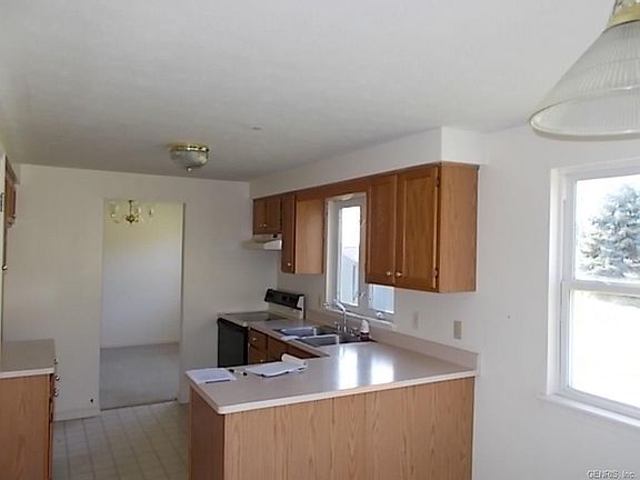 5th image of 89 Chiswick Dr